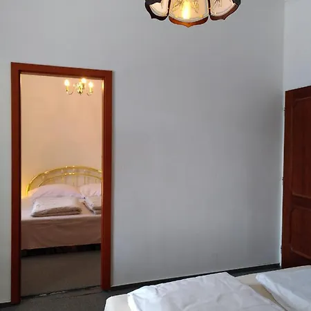 Hotel Trimurti Sacha Retreat Center